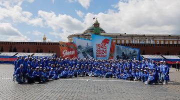 Волонтёры Победы в РГГУ стали частью главного военного парада страны на Красной площади!