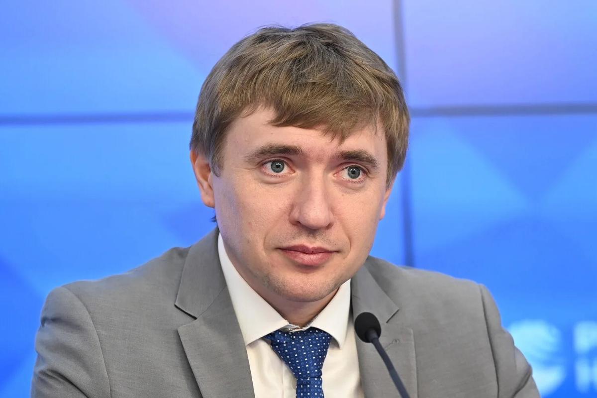 РГГУ поздравляет с днём рождения Григория Гурова