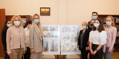 Ольга Павленко торжественно вручила арт-проект о Вене директору форума «Сочинский диалог»