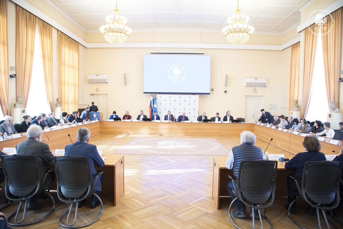 Награды, новые проекты и стратегии развития: в РГГУ состоялось заседание Учёного совета