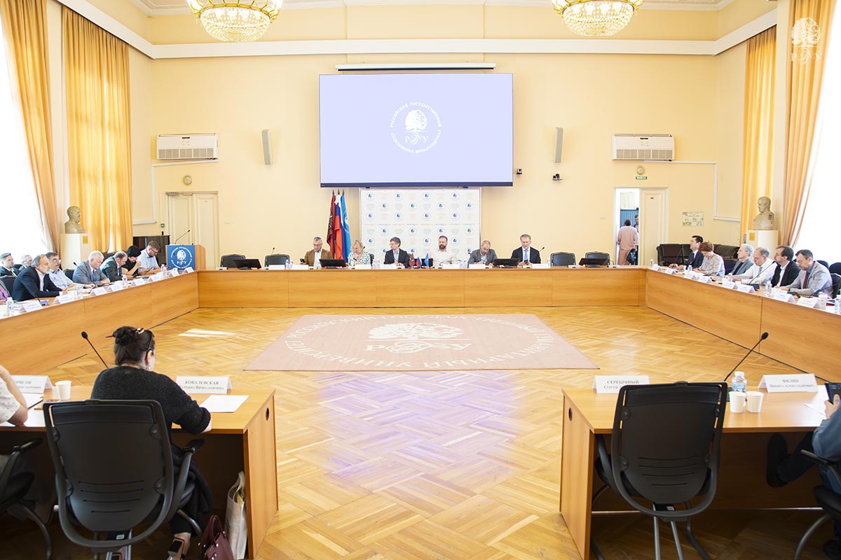 Состоялось заседание Ученого совета РГГУ: награды, новые центры и стратегические инициативы