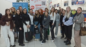 Студенты факультета рекламы и связей с общественностью посетили выставку «Реклама‑2022»