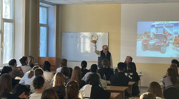 Состоялась встреча студентов ИИНТБ с заслуженными мастерами автоспорта Сергеем Шмаковым и Валерием Хлебутиным