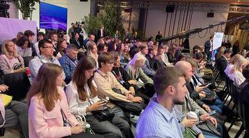 Будущее бизнеса: студенты РГГУ посетили Moscow Startup Summit