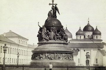 Книжная выставка "Памятник «Тысячелетие России» и его герои"