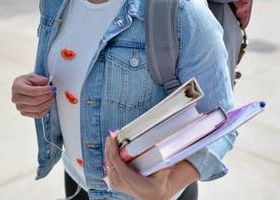 American students are about to graduate form RSUH Summer School