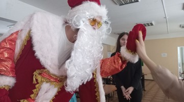 Традиционные поздравления от Деда Мороза и Снегурочки для обучающихся, сотрудников и преподавателей
