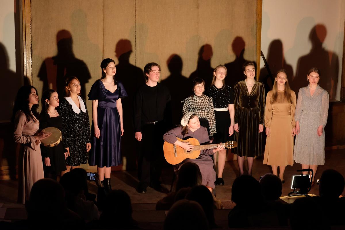 В преддверии 9 Мая в РГГУ прошёл «Вечер памяти»: голоса искусства, опалённого войной