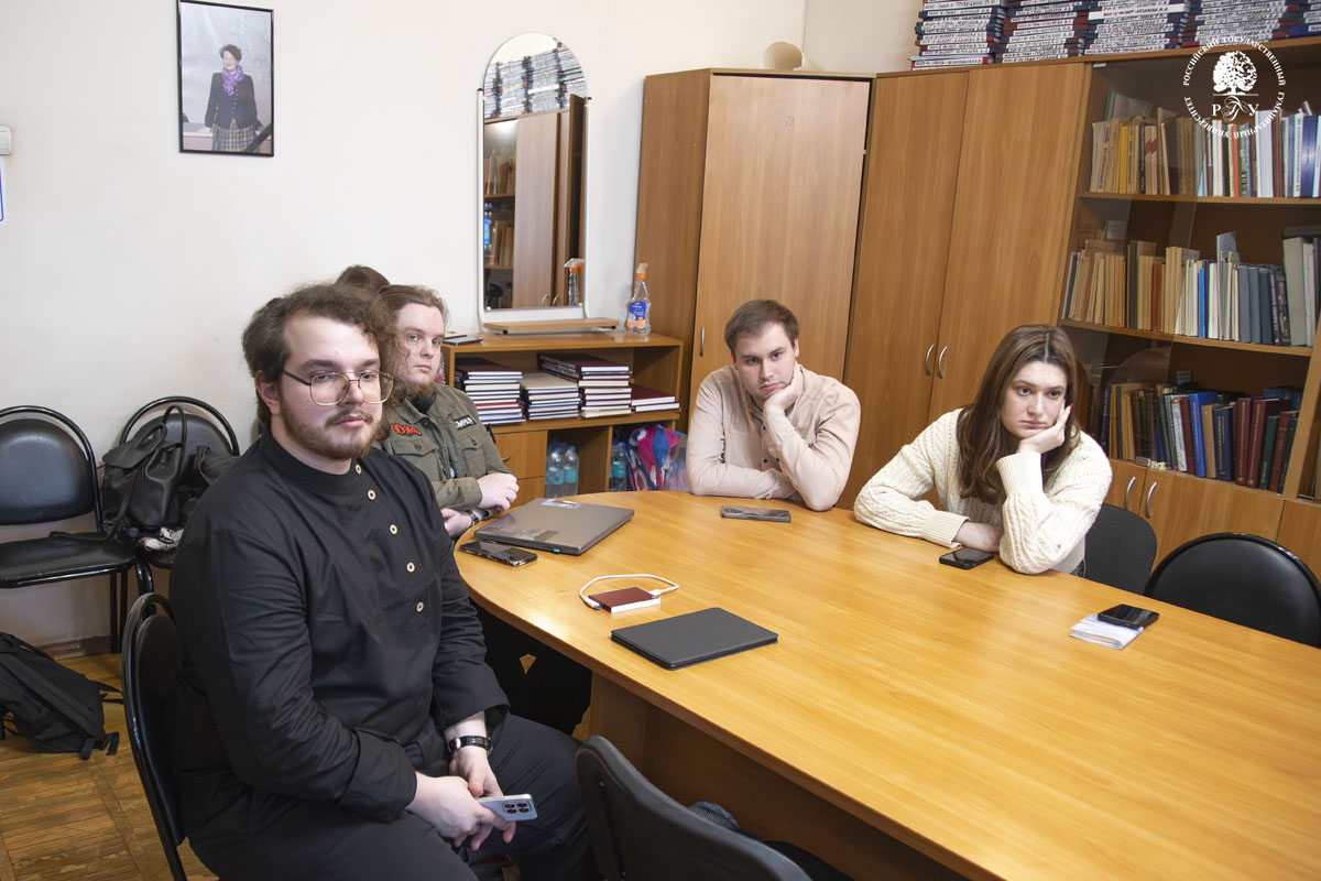 Память о современности: в ИАИ РГГУ обсудили сохранение документального наследия СВО