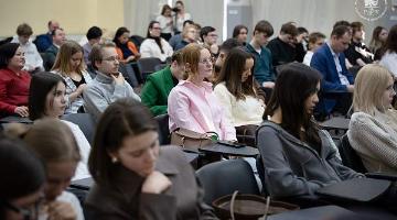 Университеты — территория крепкой семьи: в РГГУ пройдёт открытый диалог о государственной поддержке студенческих семей