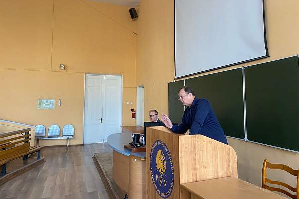 На юридическом факультете в рамках программы «Знакомство с юридической профессией» состоялась встреча с известным представителем адвокатского сообщества