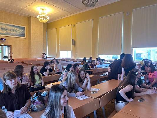 Увлекательная битва умов: на факультете маркетинга и рекламы ИСЭН РГГУ прошел 2 раунд интеллектуальной викторины
