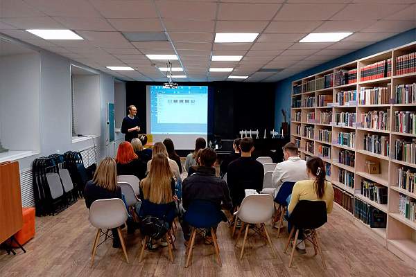22 ноября в философском центре Idea прошла открытая лекция старшего преподавателя РГГУ Виктора Акулинина