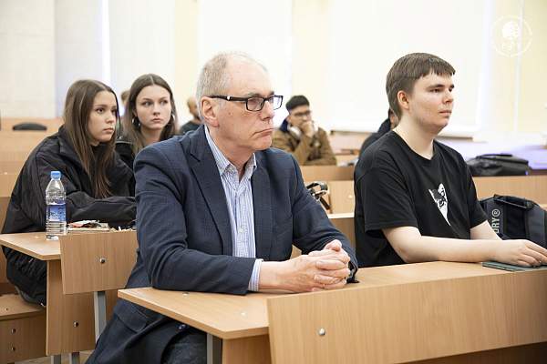 Показ документального фильма «У края бездны. Прорыв к Центру» в РГГУ