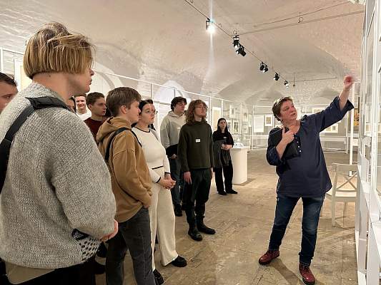 Студенты исторического факультета на выставке "Алексей Щусев. 150"