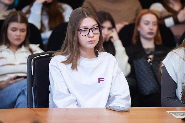 Студенты РГГУ встретились с сенатором Российской Федерации, величайшим борцом греко-римского стиля XX века, Героем России Александром Карелиным