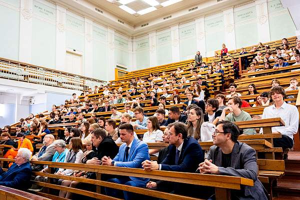 Новая жизнь, полная открытий и возможностей: будущие историки РГГУ отпраздновали День знаний