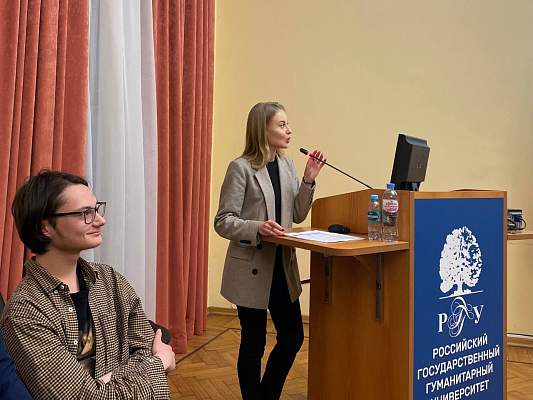 На заседании Клуба молодых историков РГГУ обсудили жизнь русских туристов на курортах Германии и Швейцарии на рубеже XIX-XX вв.