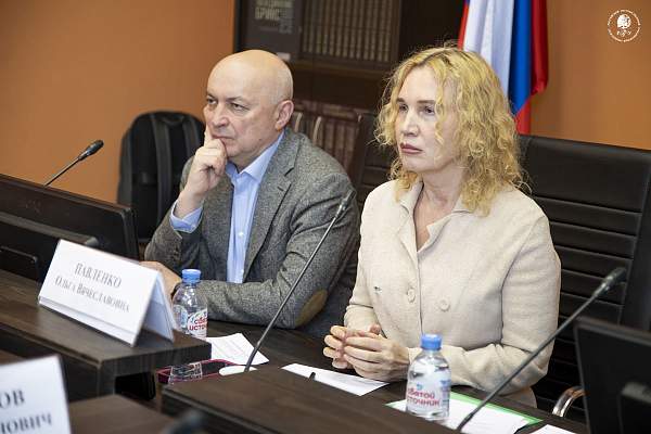 Социально-гуманитарное знание в эпоху «гибридного интеллекта»: в РГГУ обсудили границы и возможности применения ИИ