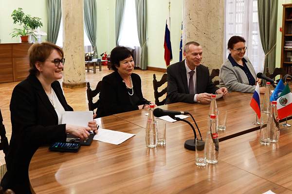 Посол Мексики Эдуардо Вильегас Мехиас посетил РГГУ