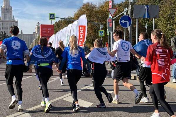 Беговой клуб РГГУ «Ахиллес и черепаха» закрыл свой первый сезон на полумарафоне «Моя столица»
