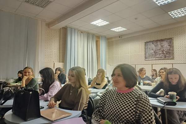 Красота в глазах смотрящего: в РГГУ проанализировали рекламные ролики духов