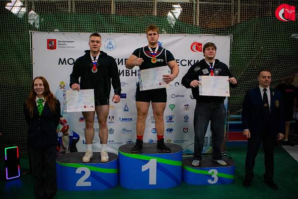 Студент РГГУ Артём Муравлёв завоевал бронзу на студенческих играх по пауэрлифтингу