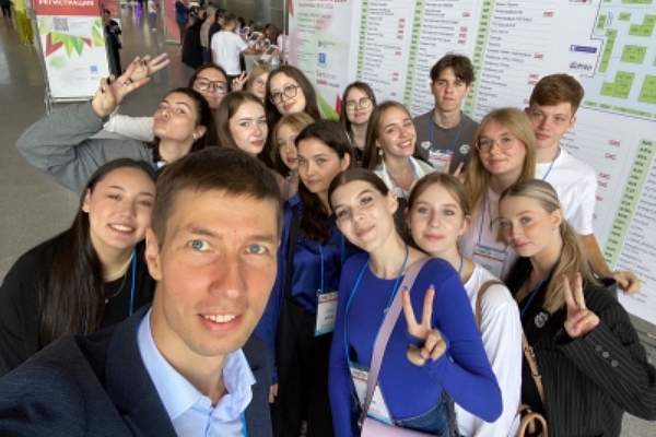Первокурсники ФРИСО на Международной выставке брендированных сувениров, мерча и корпоративных подарков - IPSA 40