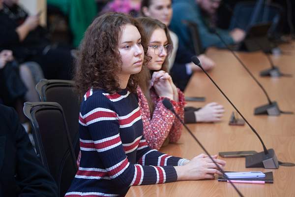 Студенты РГГУ встретились с ветераном СВР РФ Еленой Вавиловой