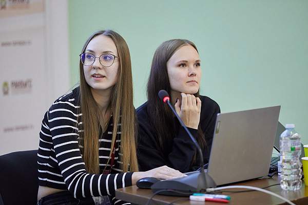 Студенты РГГУ на II Международной студенческой научно-практической конференции «Туризм: новые вызовы, новые горизонты»