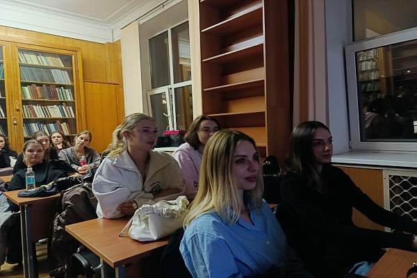 Семиотики за работой: состоялось заседание СНО «Техники исследовательского чтения и письма»