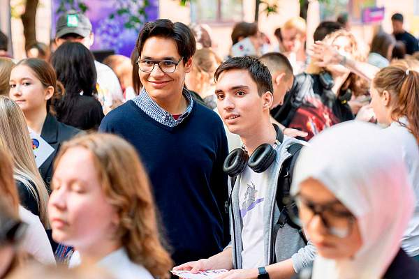 Праздник для первокурсников: в РГГУ презентовали проекты «Молодёжи Москвы»