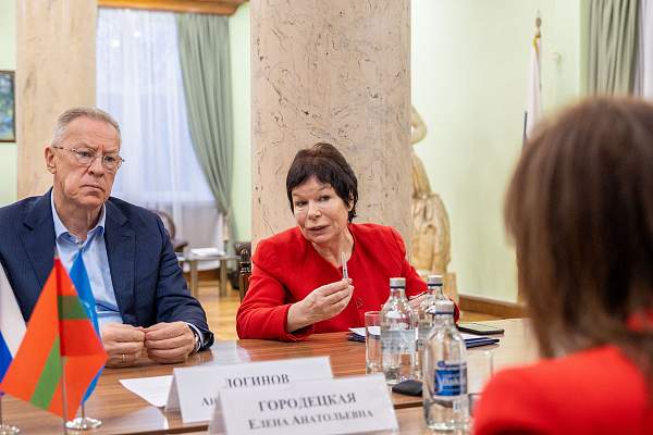 Признание на высоком уровне: ректора РГГУ отметили наградой Приднестровской Молдавской Республики