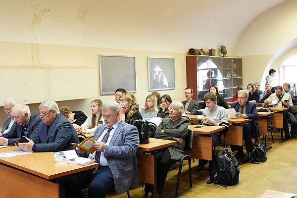 Наследие Евгения Старостина обсудили на круглом столе в РГГУ