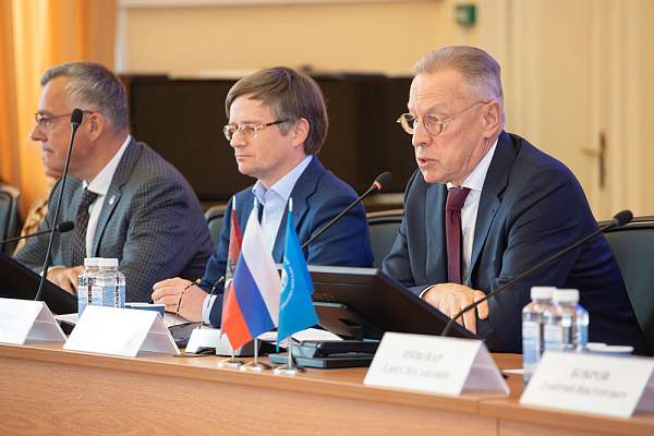 Укрепление международных связей и поддержка студентов: итоги заседания учёного совета РГГУ