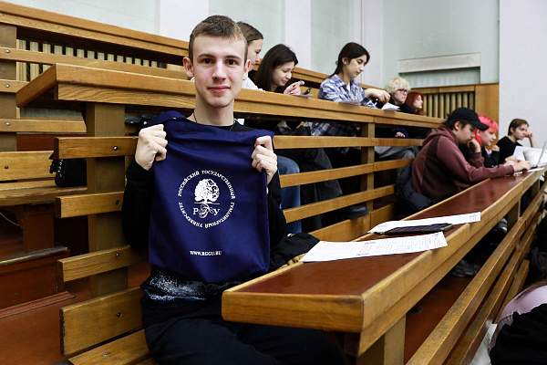 Поэтом можешь ты не быть, но географию знать обязан