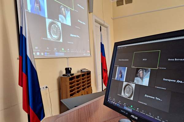 На юридическом факультете состоялся круглый стол на тему «Актуальные проблемы финансового права в эпоху цифровизации» 