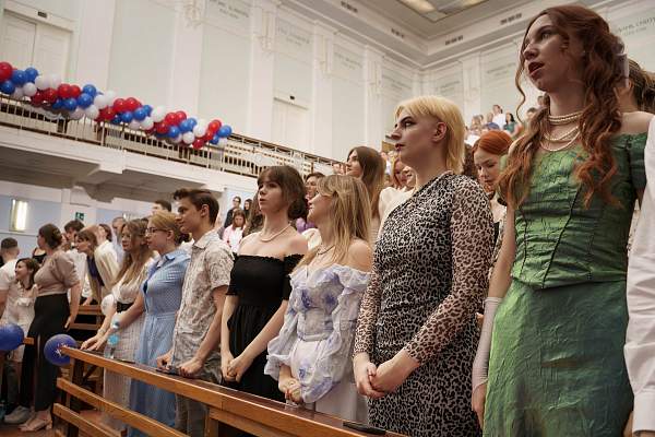 Торжественная церемония вручения дипломов выпускникам Гуманитарного колледжа - 2024