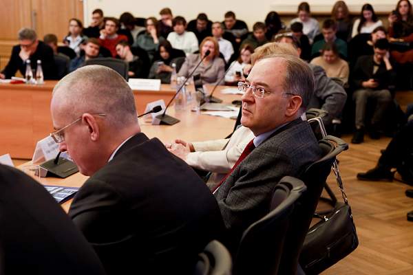 В РГГУ презентовали сборник документов «Об историческом единстве русских и украинцев»