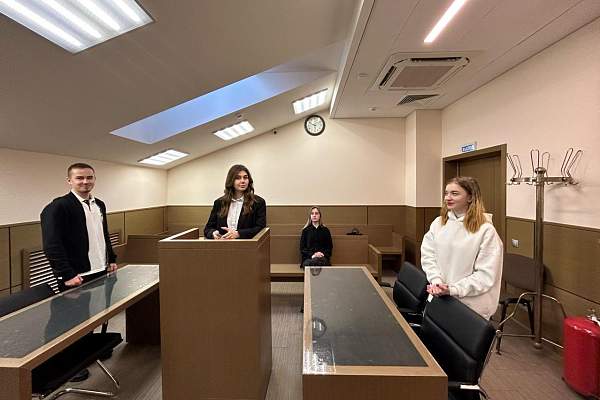 На юридическом факультете ИЭУП РГГУ состоялись выездные занятия в Черемушкинском районном суде г. Москвы