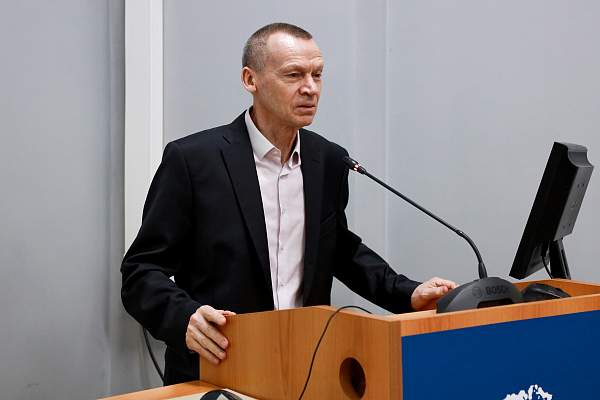 «Современное африканское искусство как реакция на постколониальную историю»