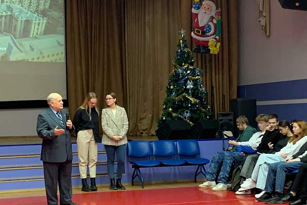 Студенты РГГУ выступили с лекцией перед учащимися ГБОУ Школа № 1981