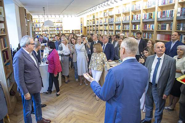 В РГГУ открылся обновлённый книжный магазин «Древо мира»