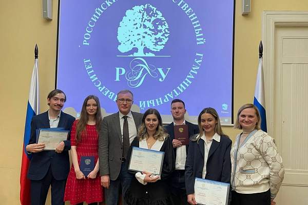 Состоялась Церемония вручения дипломов выпускникам юридического факультета ИЭУП РГГУ