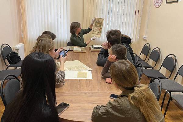 Студенты РГГУ посетили Российский государственный архив литературы и искусства (РГАЛИ)