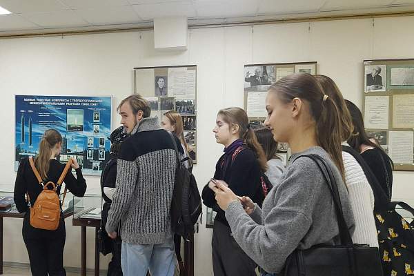 Студенты РГГУ посетили Архив Российской академии наук