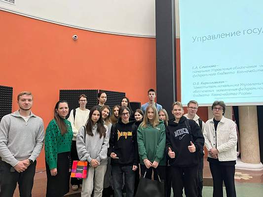 Студенты факультета управления РГГУ  посетили Международную выставку-форум «Россия»