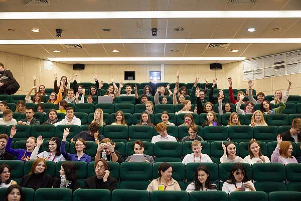 Студенты РГГУ на II Международной студенческой научно-практической конференции «Туризм: новые вызовы, новые горизонты»