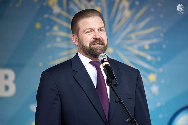 Шесть тысяч новых историй