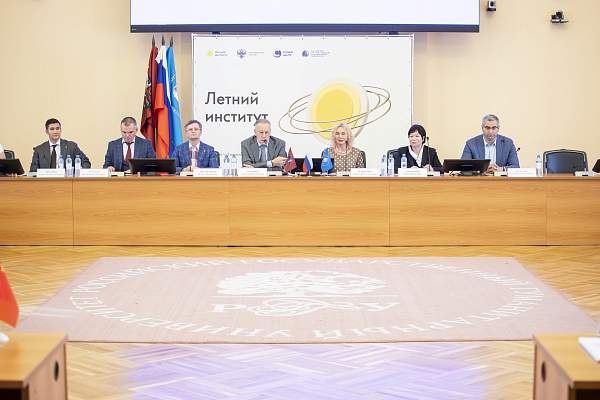 Диалог культур и цифровые горизонты: в РГГУ открылся Международный «Летний институт»